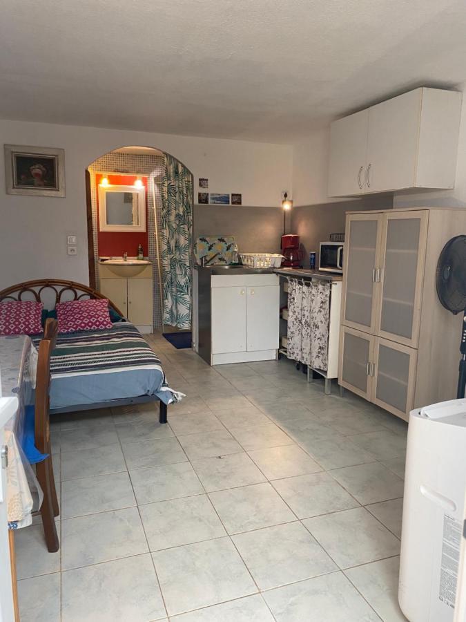 בזייה Studio Au Calme A La Campagne 10Mn Centre Ville מראה חיצוני תמונה